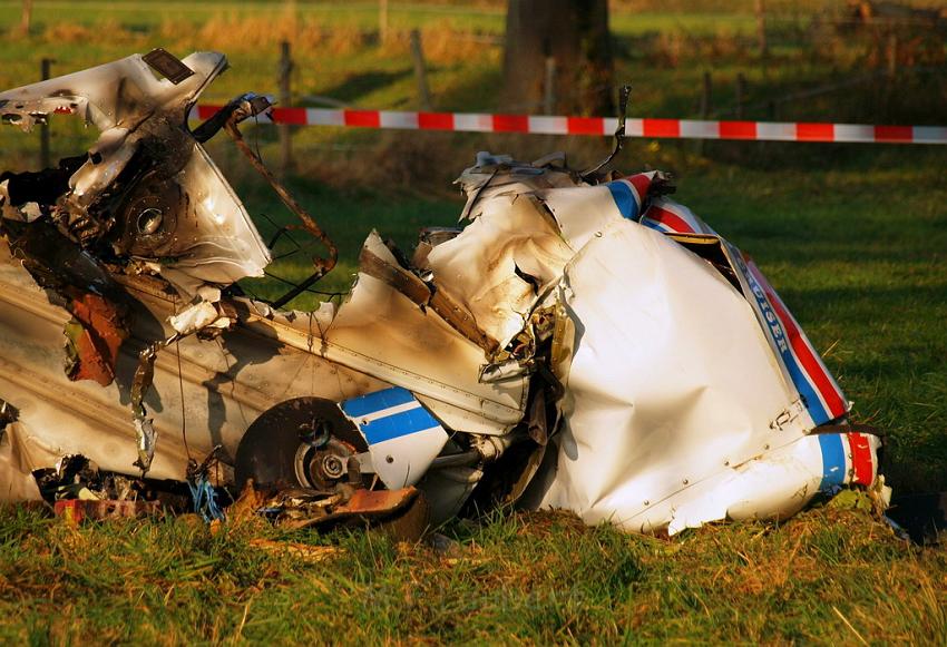 Kleinflugzeug abgestuerzt Sankt Augustin Meindorf P155.JPG